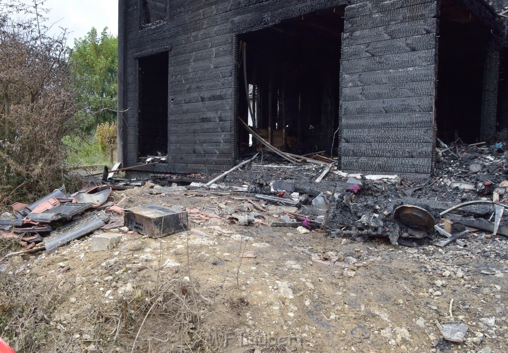 Schwerer Brand in Einfamilien Haus Roesrath Rambruecken P071.JPG - Miklos Laubert